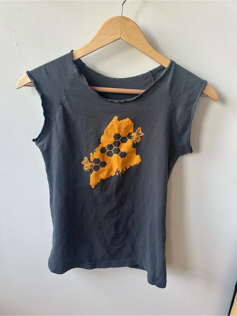 Common Ground Country Fair Women's Graphic Bee Tank Top - Unbranded